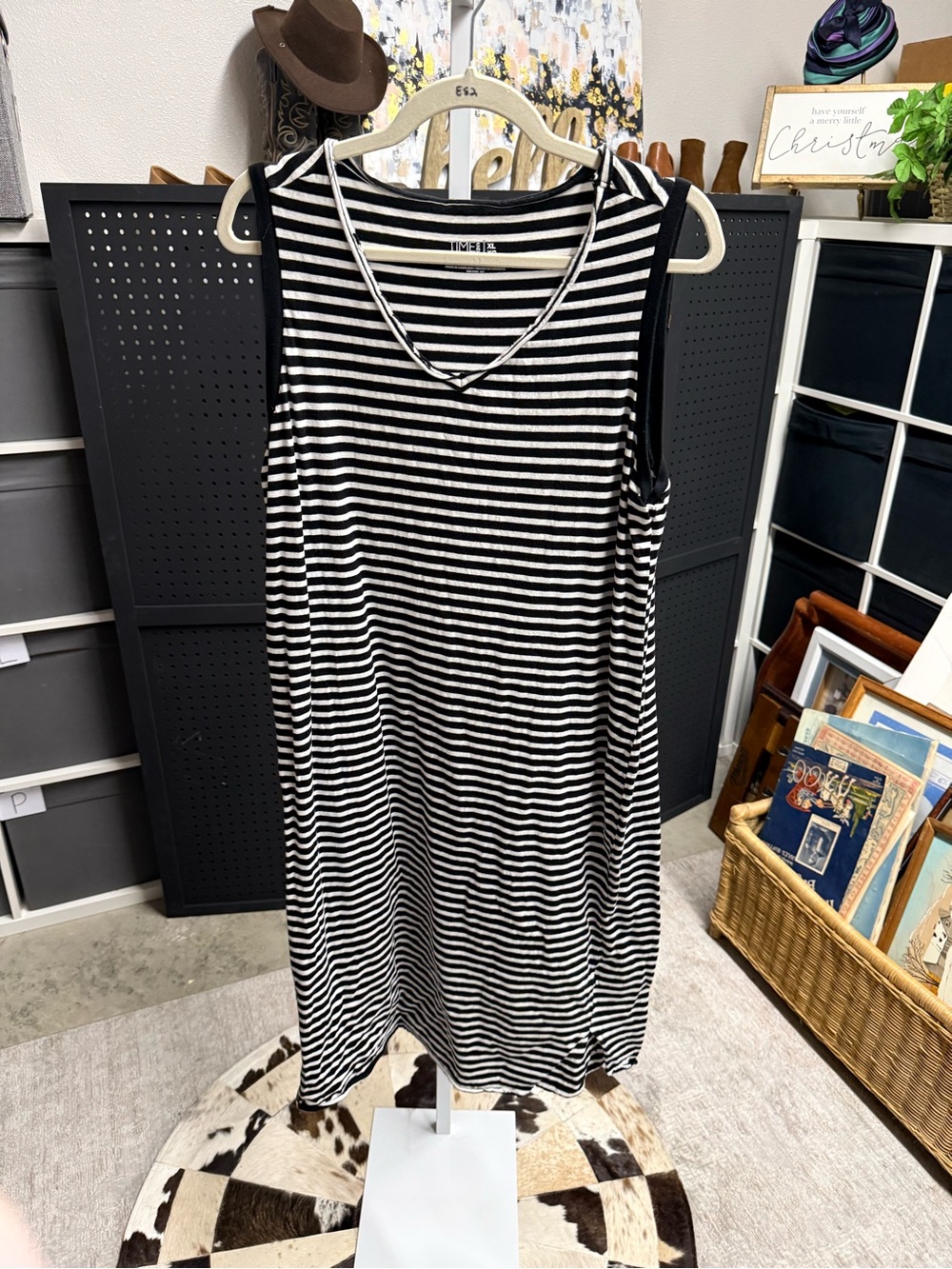 Time & Tru Black & White Striped Sleeveless Casual MIDI Maxi Dress